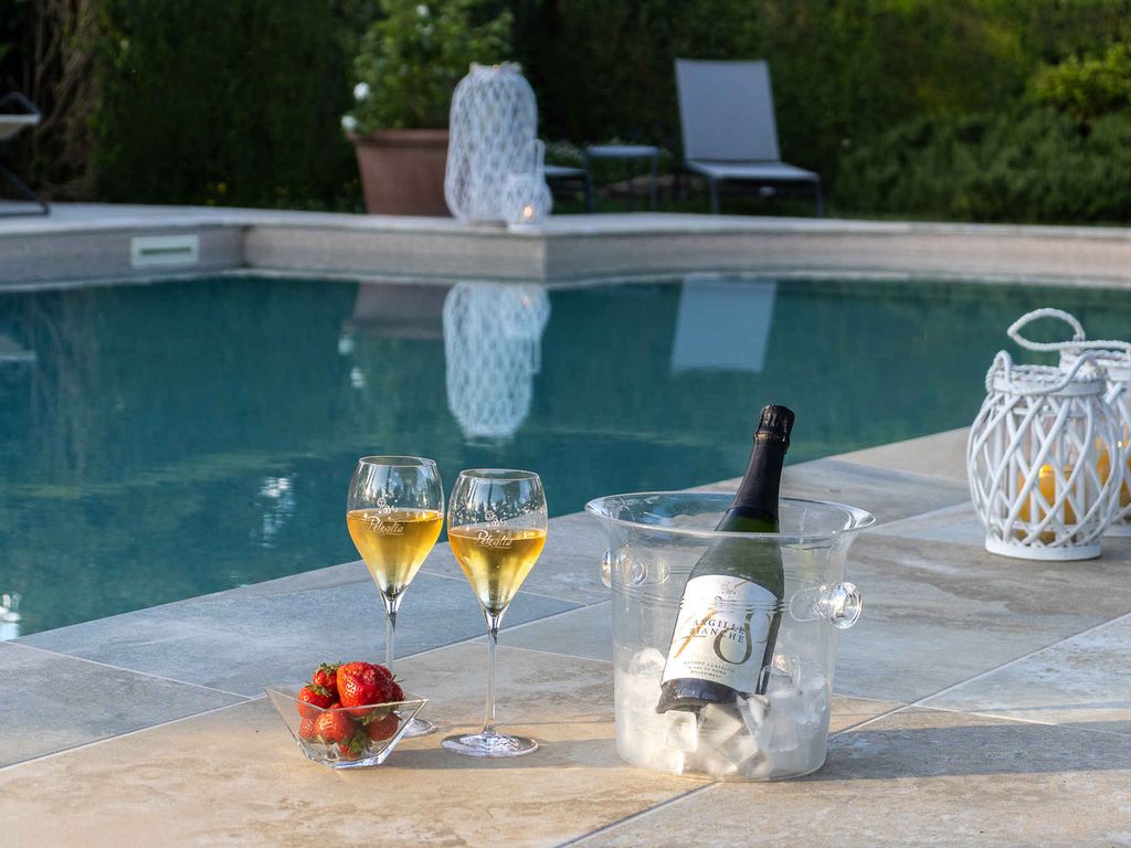 Ferienhaus mit Klimaanlage, Pool und privaten Garten