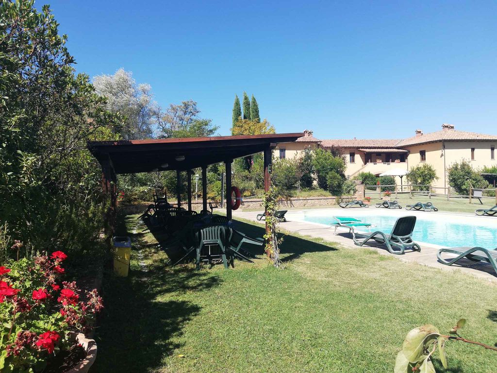 Ferienwohnung mit Pool und Blick ins Tal