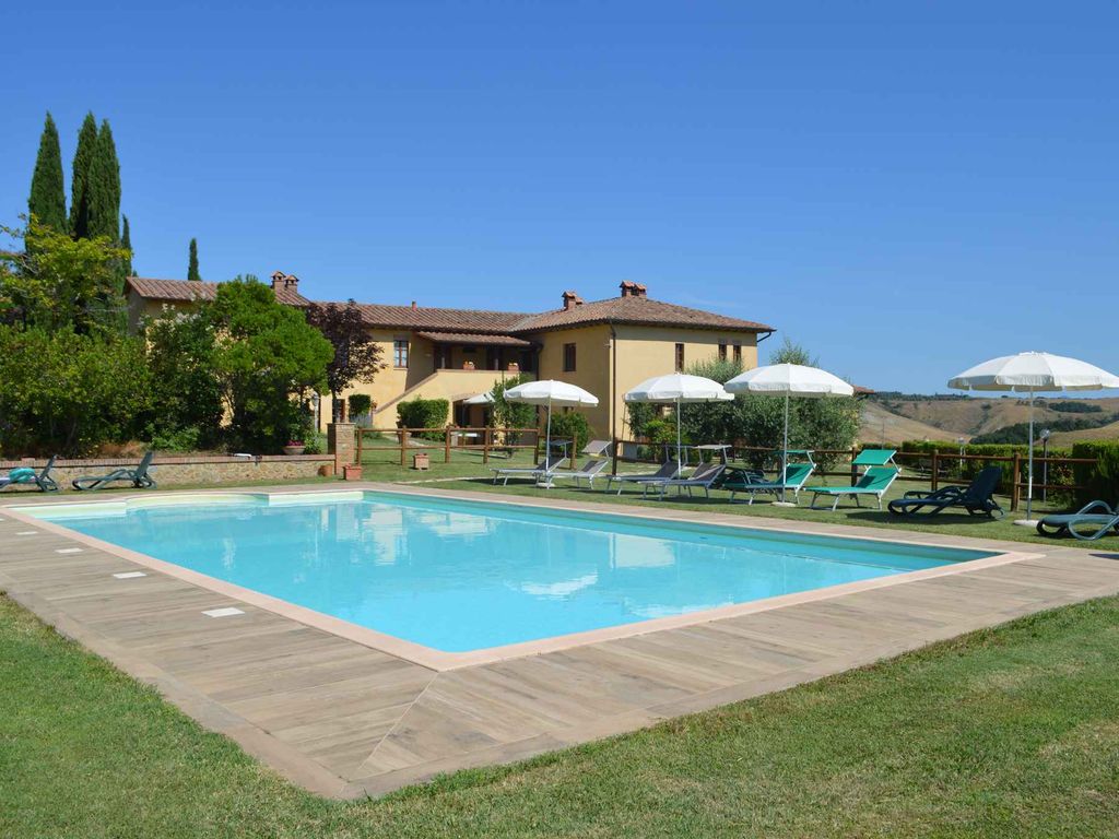 Ferienwohnung mit Pool und Blick ins Tal