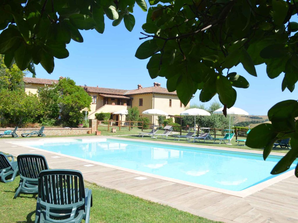Ferienwohnung mit Pool und Blick ins Tal
