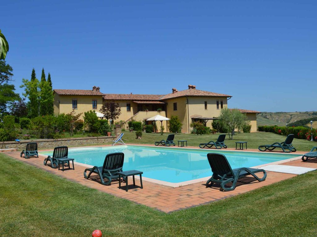 Ferienwohnung mit Pool und Blick ins Tal