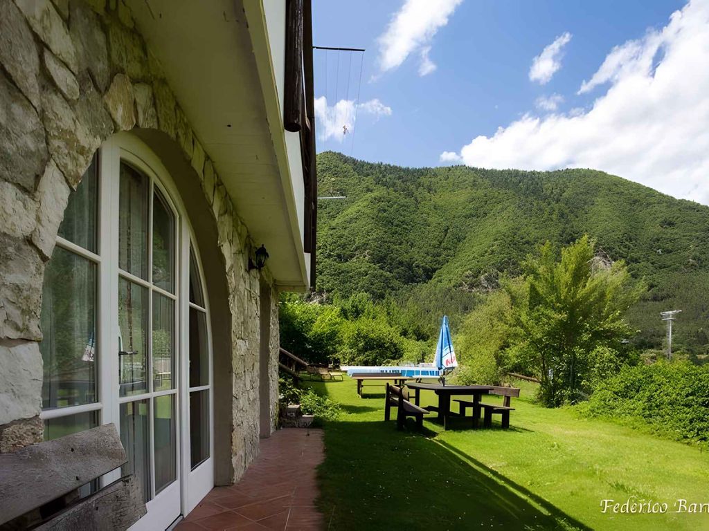 Ferienwohnung mit Balkon und Bergblick