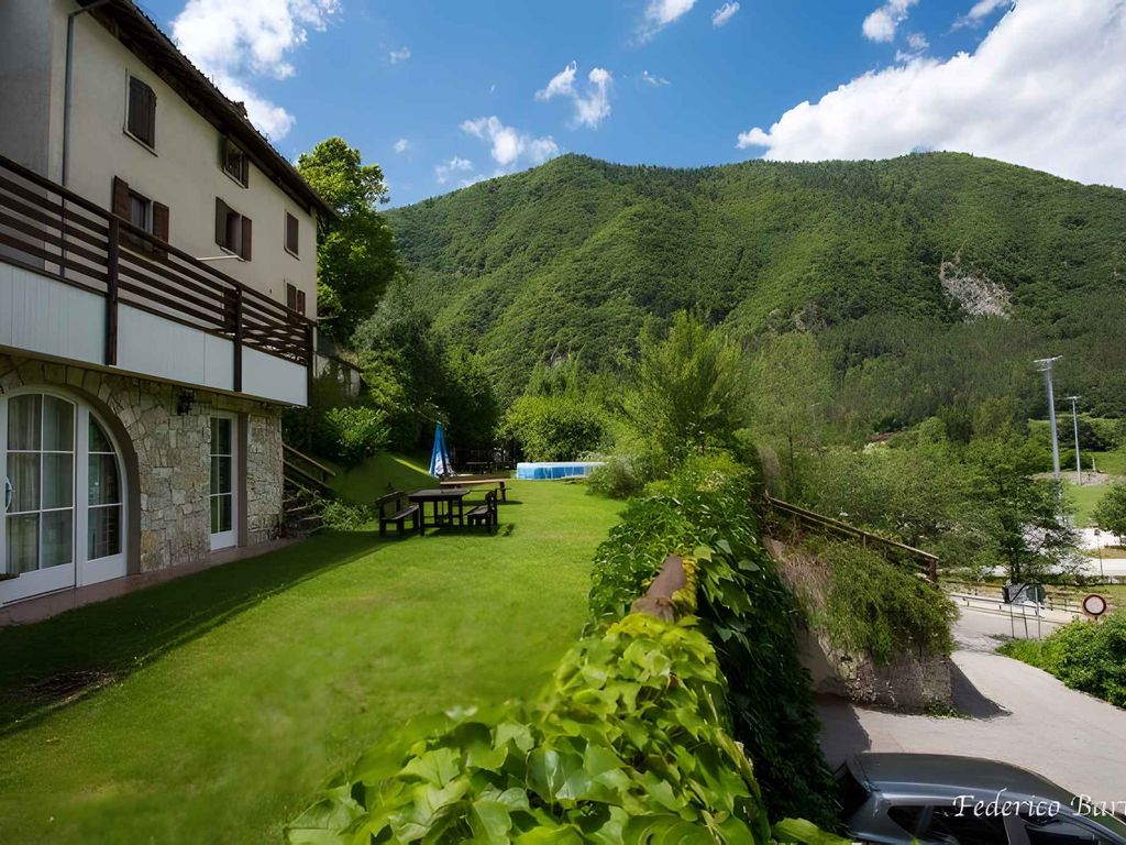 Ferienwohnung mit Balkon und Bergblick