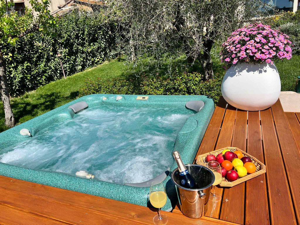 Ferienhaus mit Pool, Whirlpool und Sonnensolarium