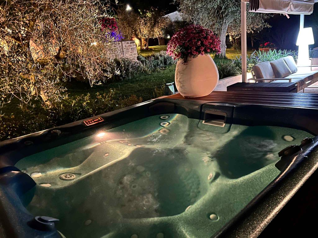 Ferienhaus mit Pool, Whirlpool und Sonnensolarium