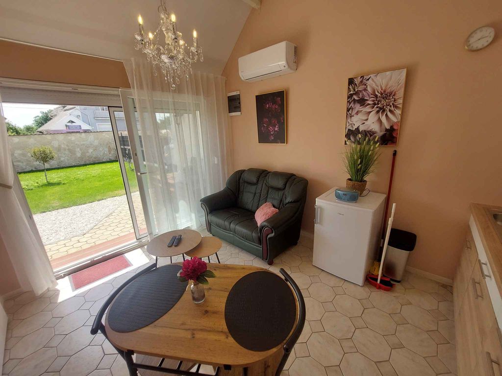 Ferienwohnung mit Terrasse und Gartenblick