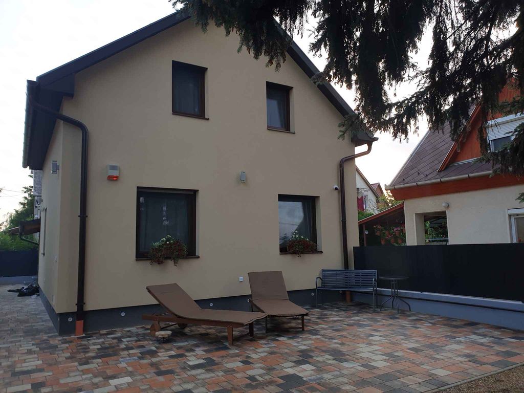 Ferienhaus mit Garten, Pool und Terrasse