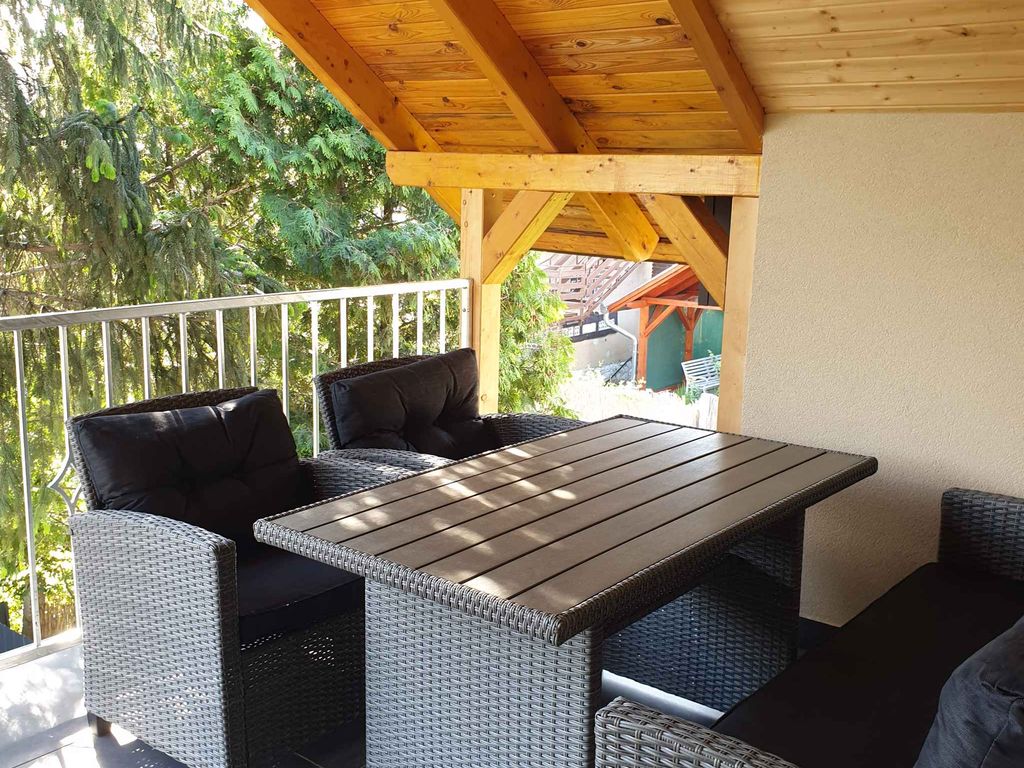Ferienhaus mit Garten, Pool und Terrasse