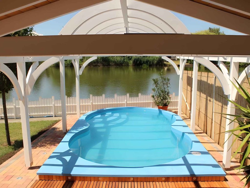 Ferienhaus direkt am Fluss mit Pool und Whirlpool