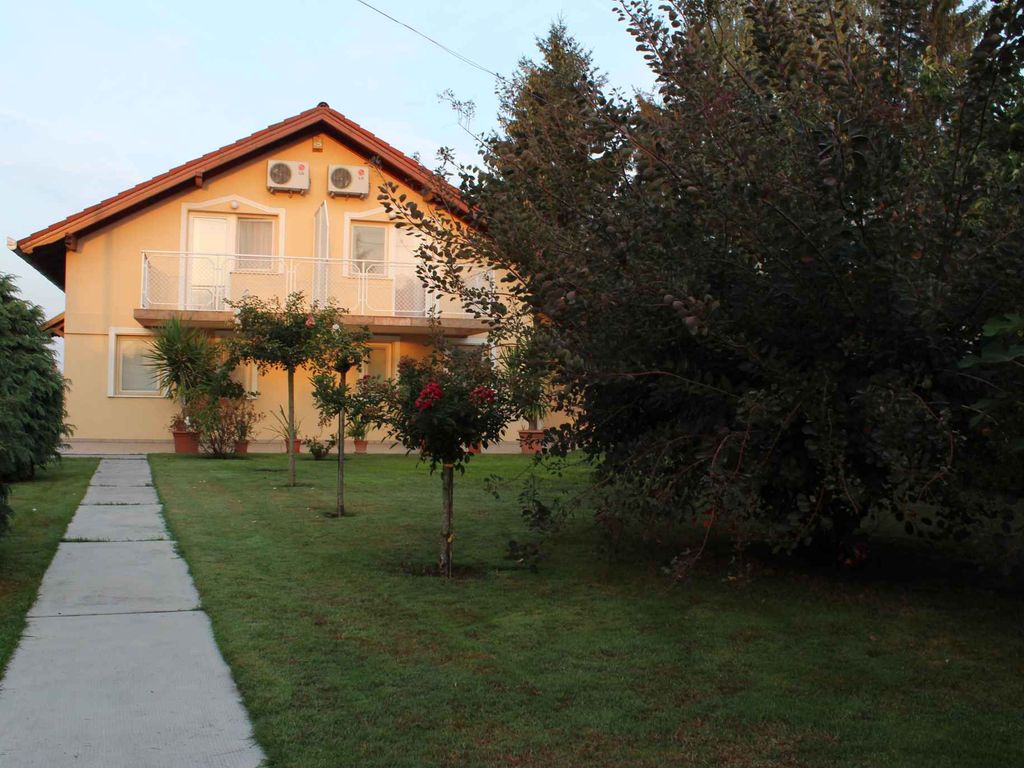 Ferienhaus direkt am Fluss mit Pool und Whirlpool