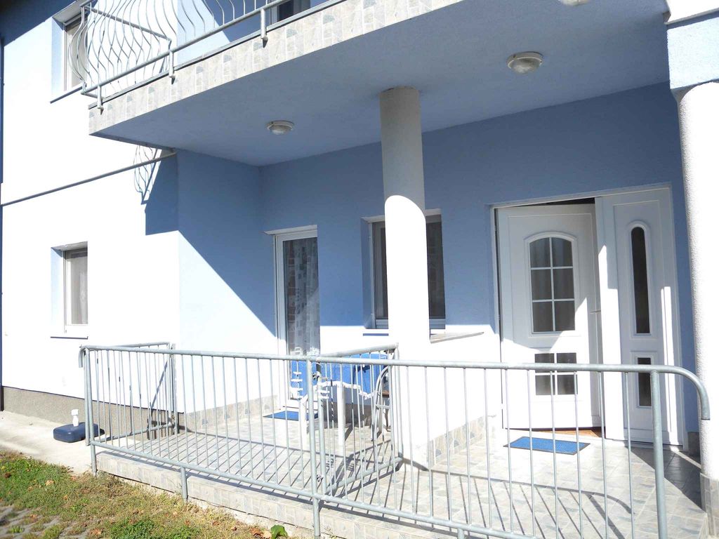 Ferienwohnung im Erdgeschoss mit Terrasse