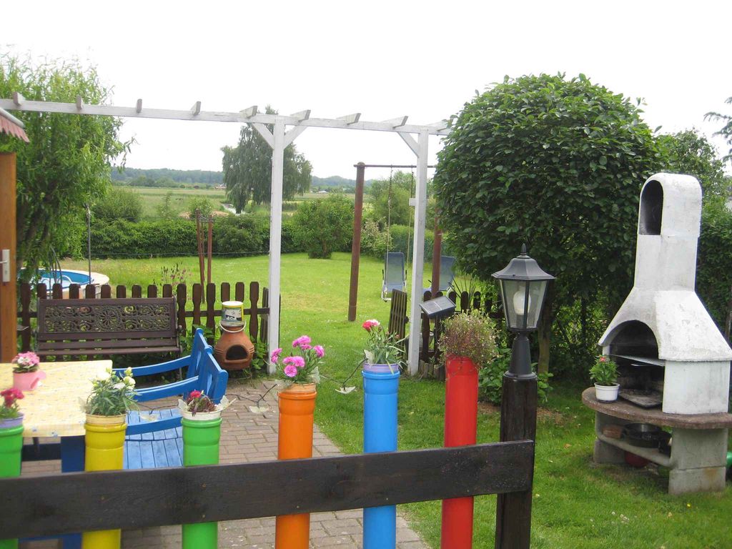 Ferienhaus mit Terrasse und Pool