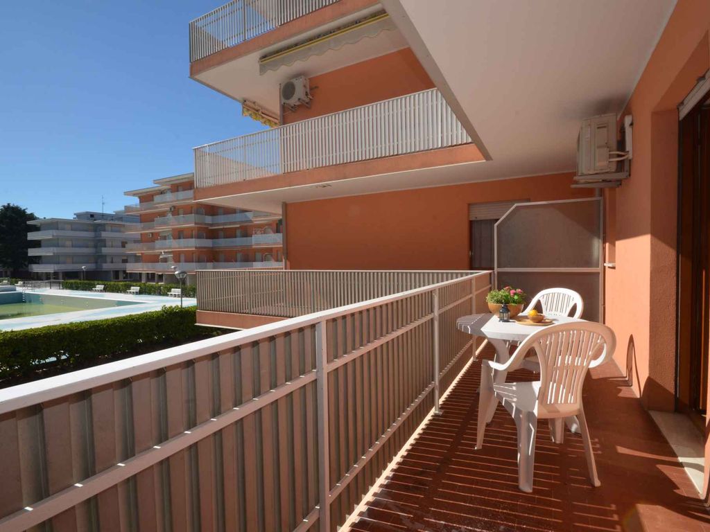 Ferienwohnung mit Klimaanlage, Balkon und Pool