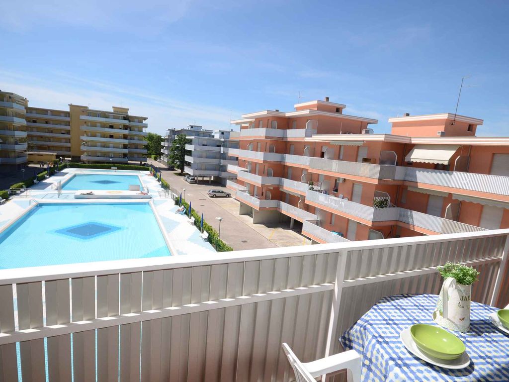 Ferienwohnung mit Klimaanlage, Balkon und Pool