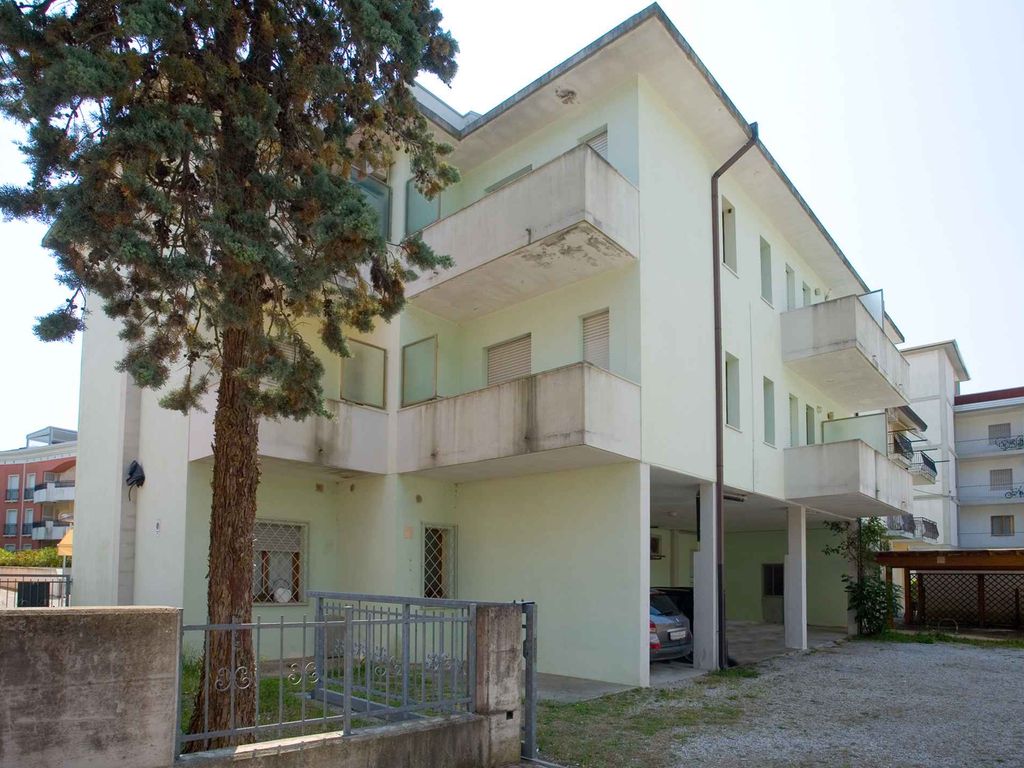 Ferienwohnung mit Klimaanlage und Balkon