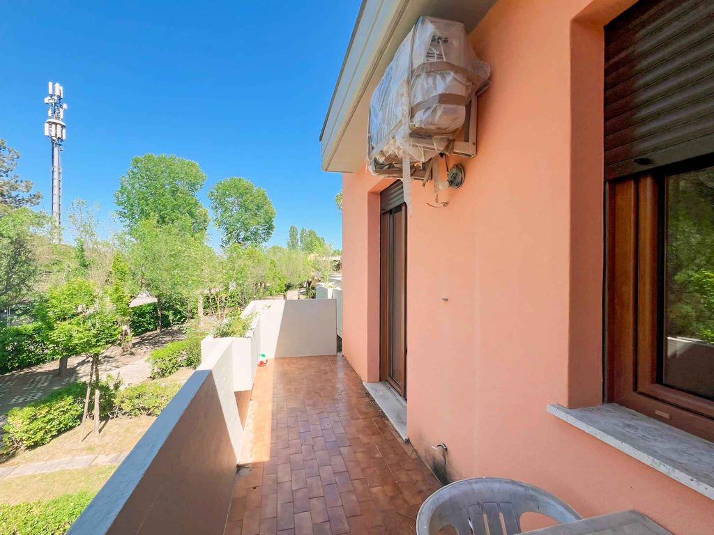 Ferienwohnung mit Pool und Balkon