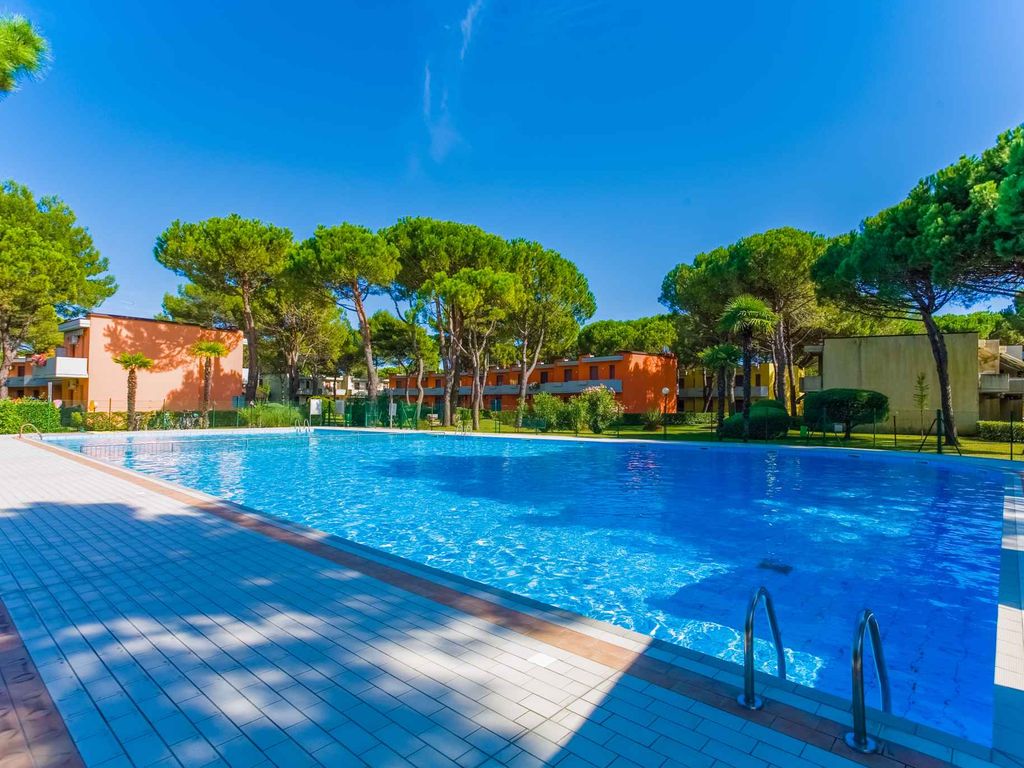 Ferienwohnung mit Pool und Balkon