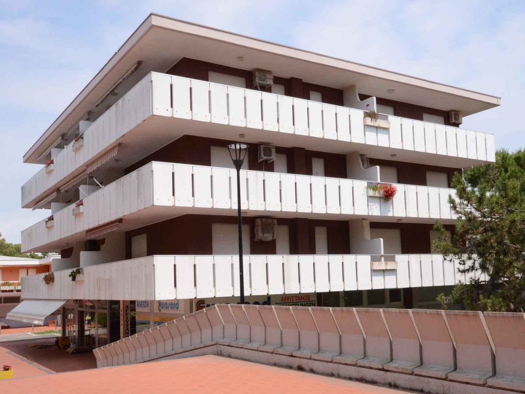 Studio mit Klimaanlage und Balkon