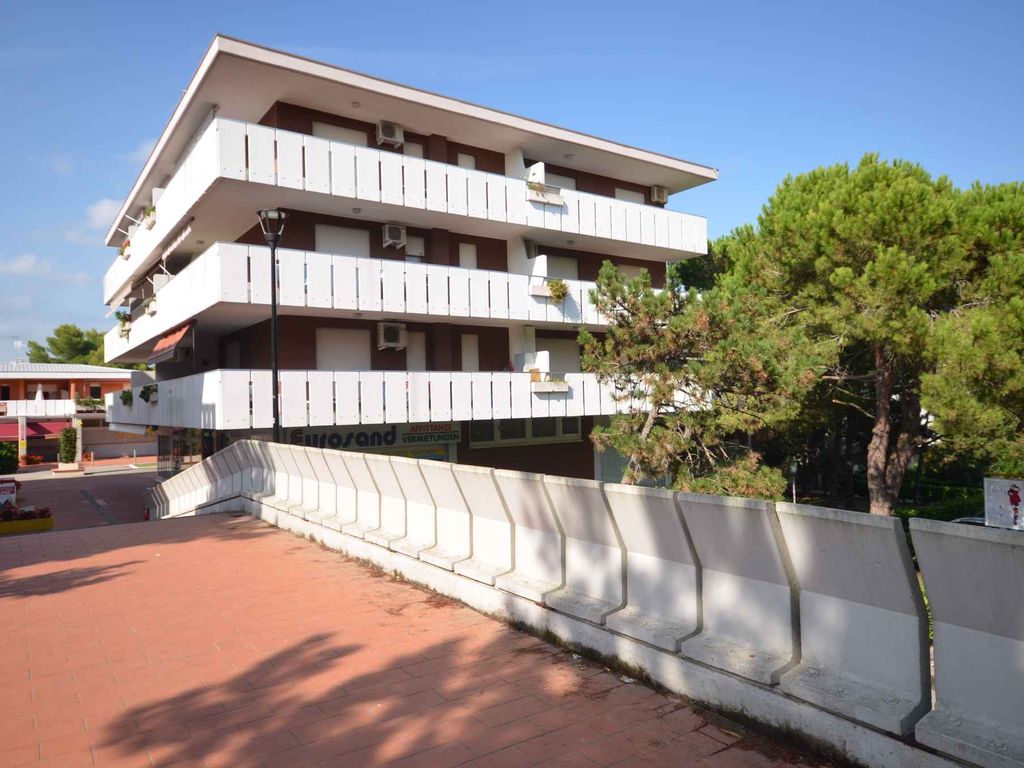 Studio mit Klimaanlage und Balkon