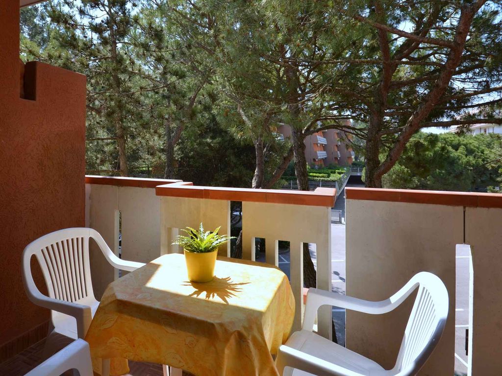 Studio mit Klimaanlage und Balkon
