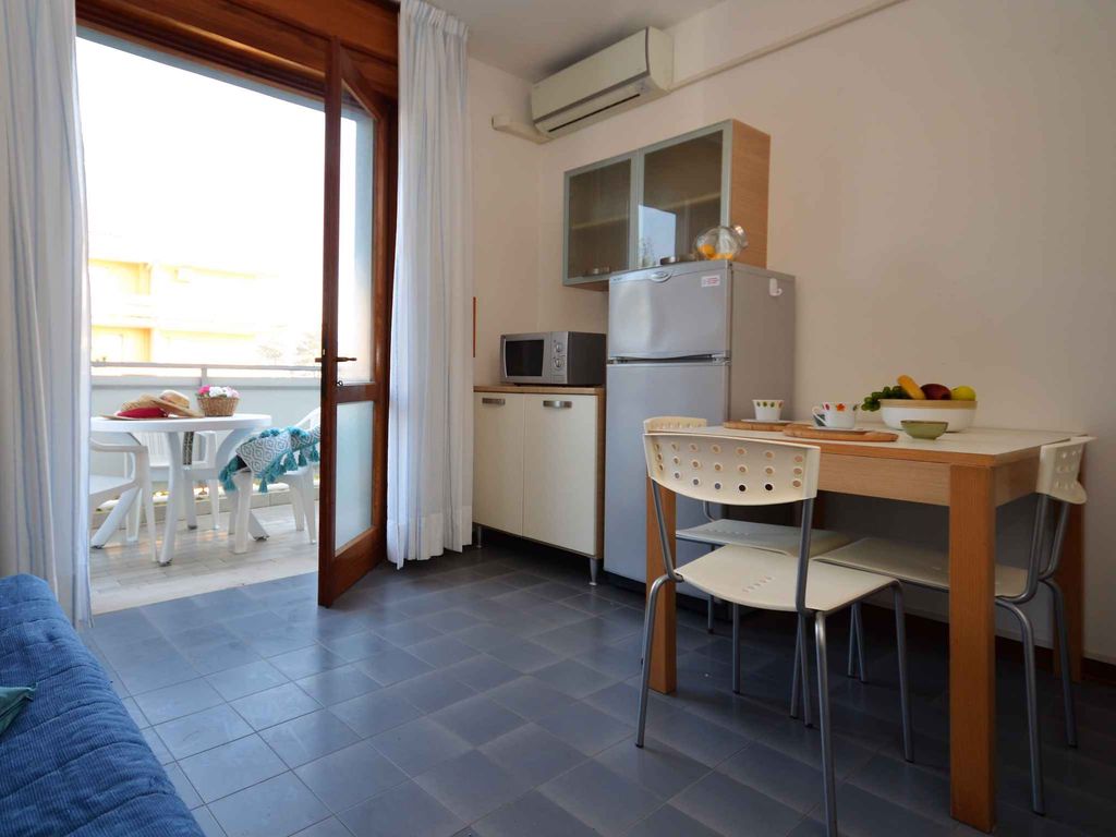 Studio mit Klimaanlage und Balkon