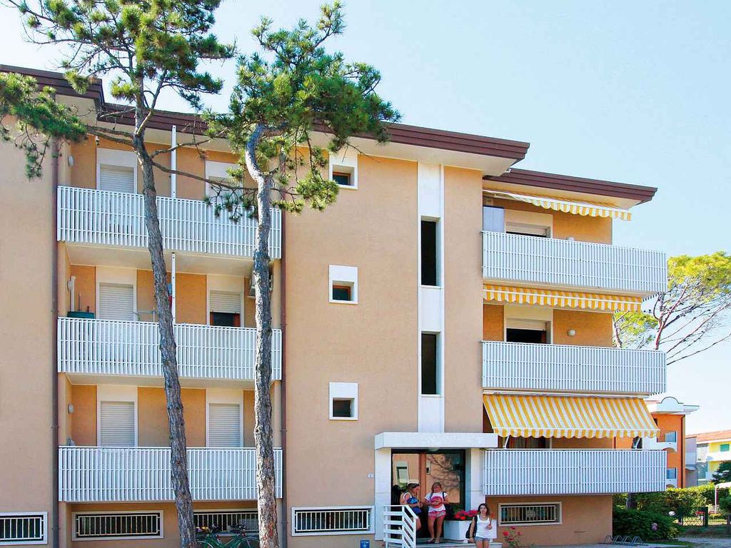 Studio mit Klimaanlage und Balkon