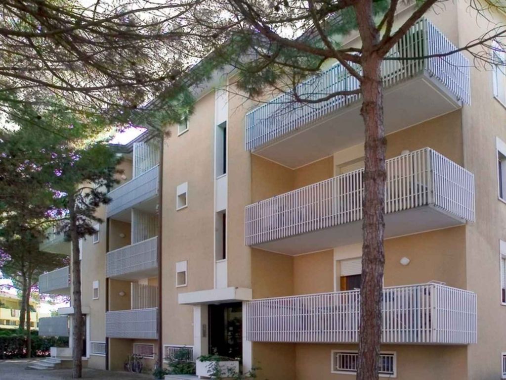 Studio mit Klimaanlage und Balkon