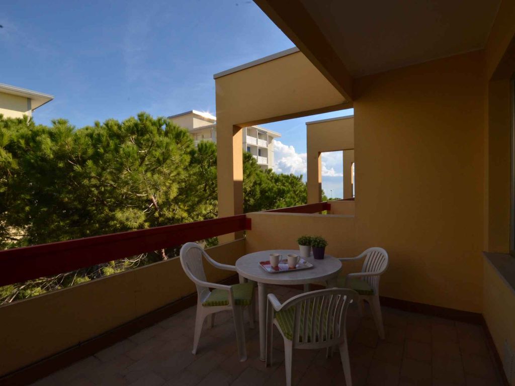 Studio with balcony and air conditioning
