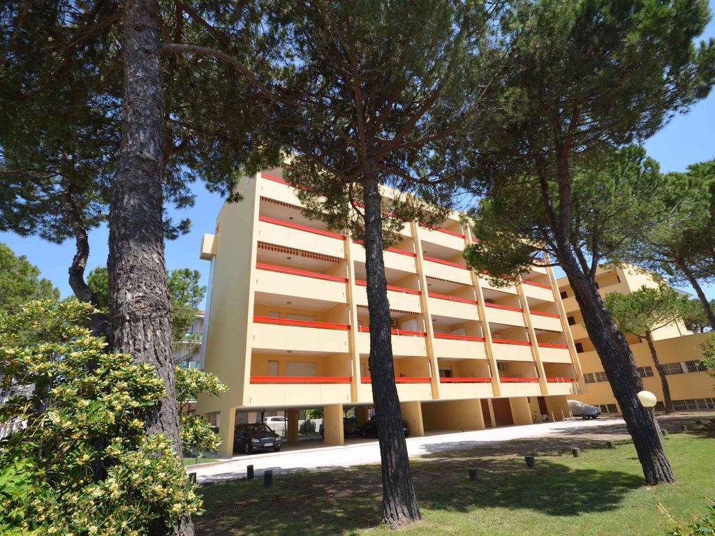 Studio with balcony and air conditioning