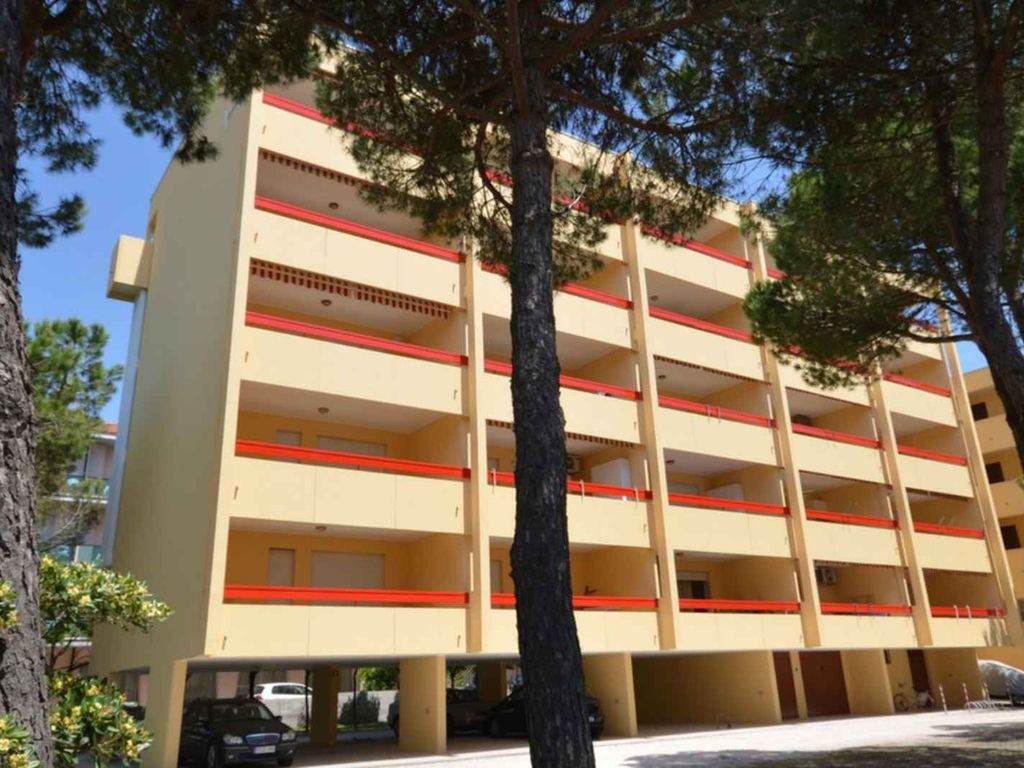 Studio with balcony and air conditioning