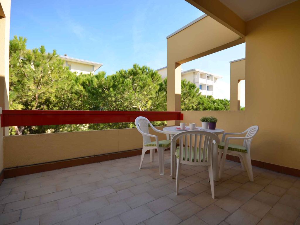 Studio with balcony and air conditioning