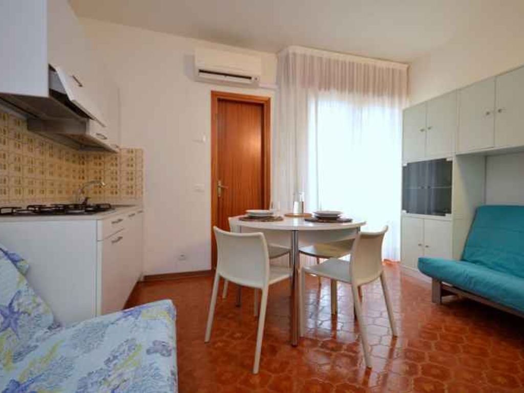 Studio mit Klimaanlage und Balkon