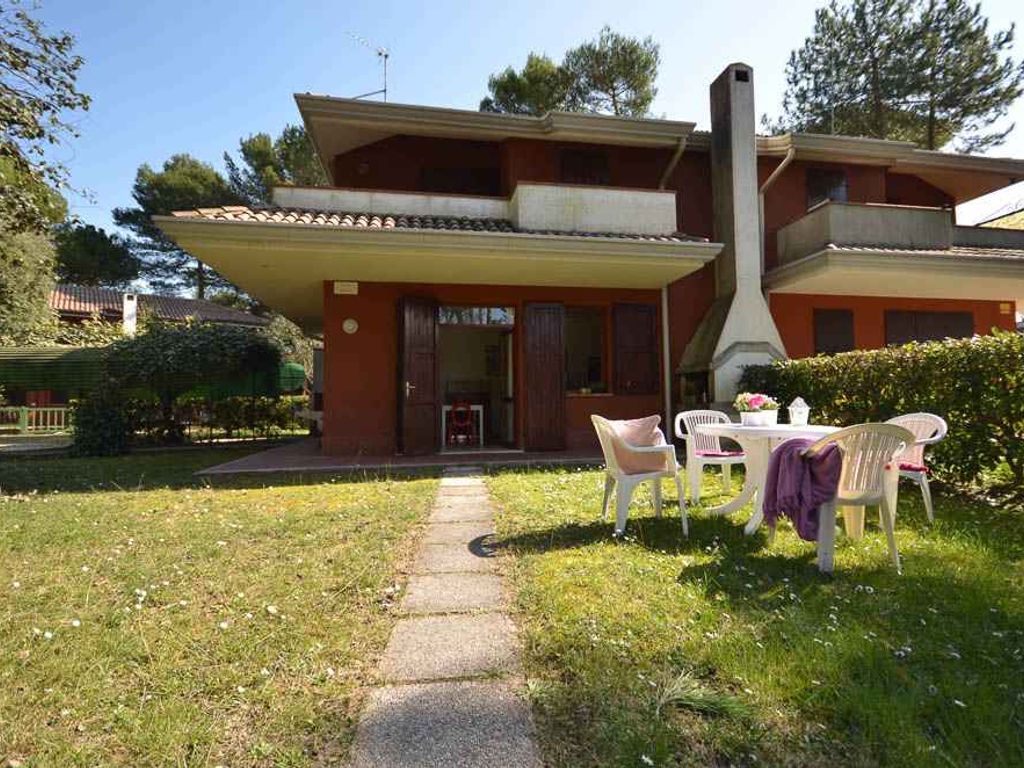 Ferienwohnung mit Klimaanlage, Terrasse und Garten
