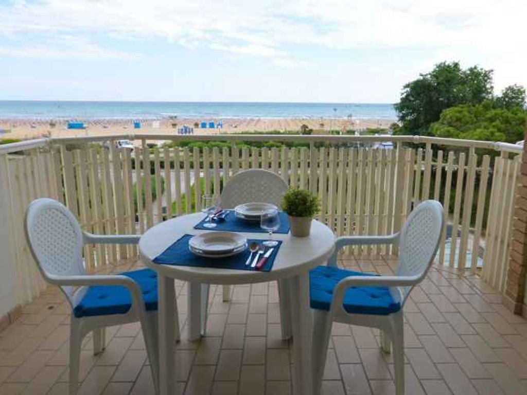 Ferienwohnung mit Klimaanlage und Balkon mit Meerblick