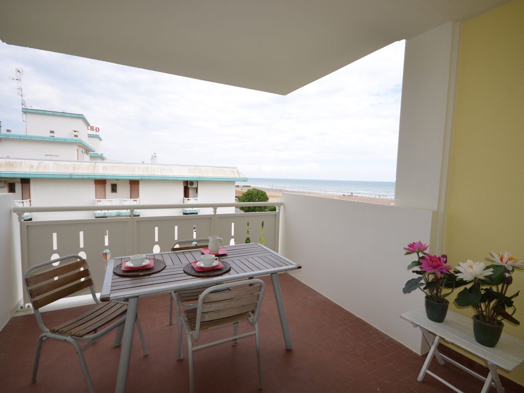 Ferienwohnung mit Klimaanlage und Balkon mit Meerblick