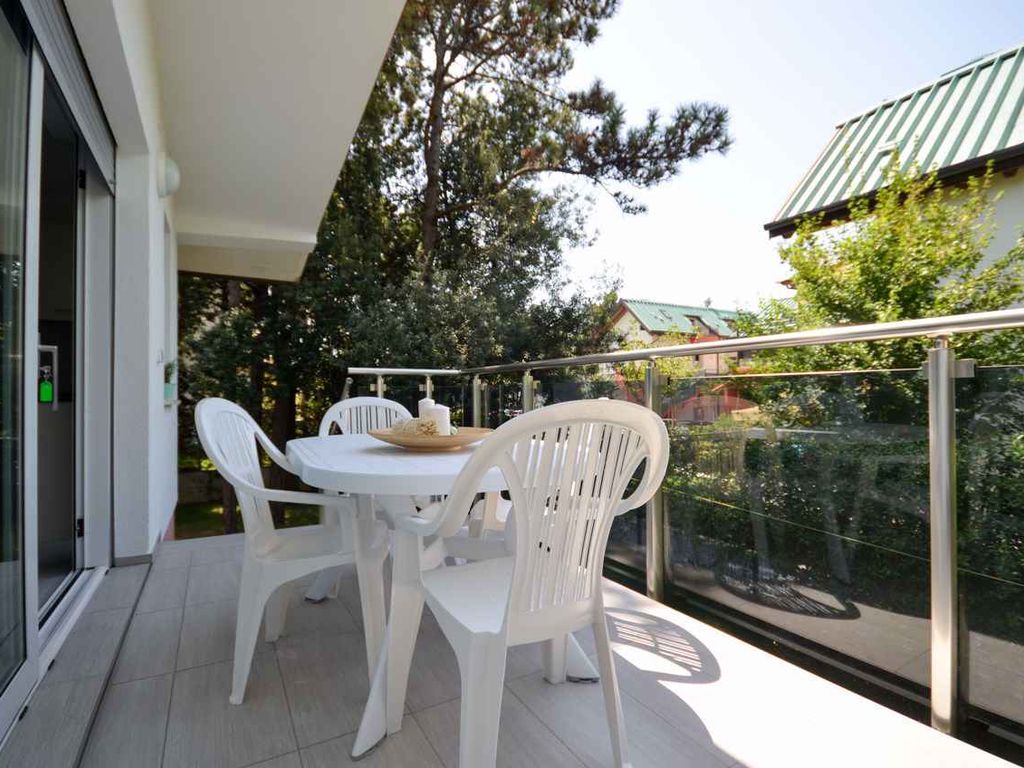 Villa mit Klimaanlage und Balkon