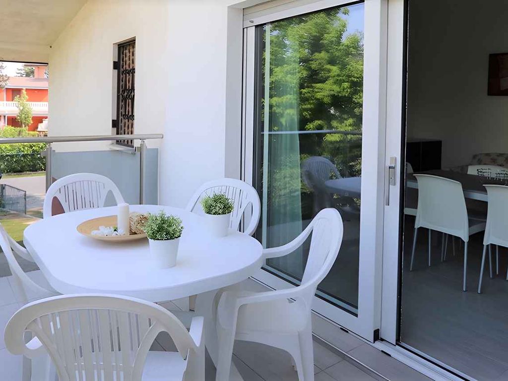 Villa mit Klimaanlage und Balkon