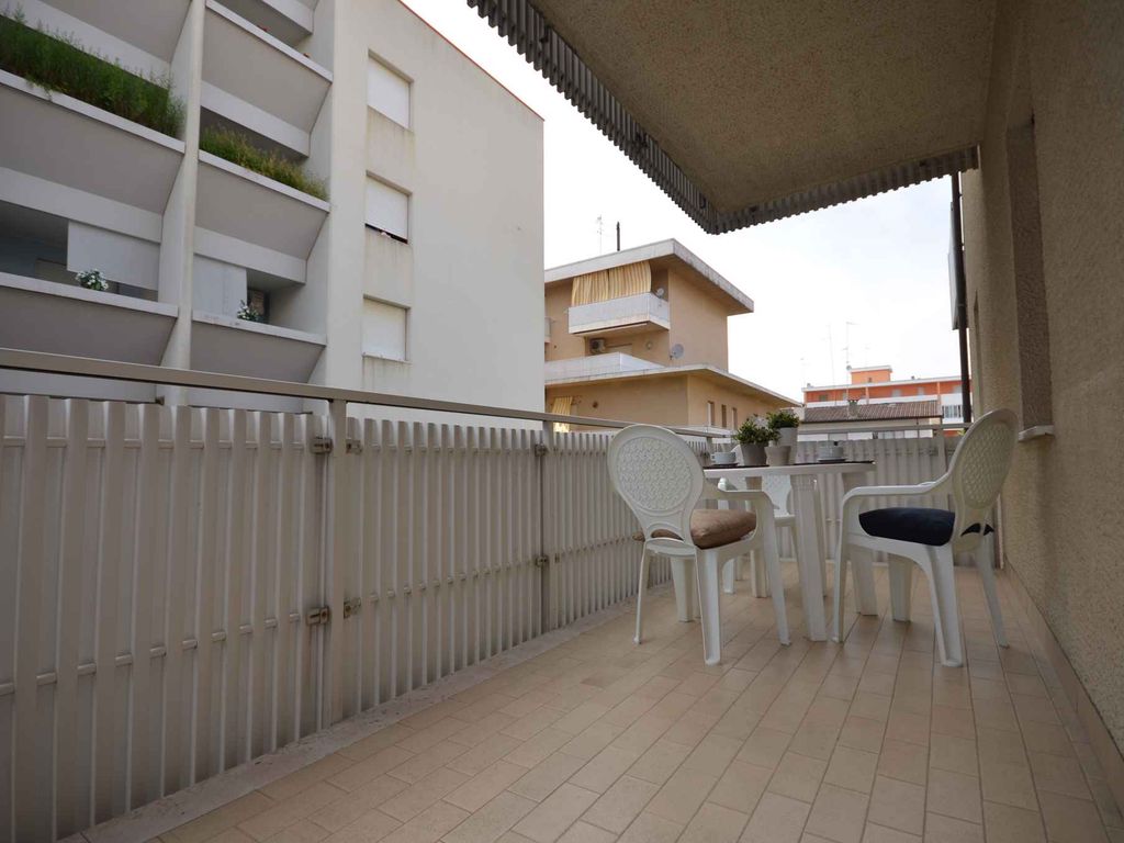 Ferienwohnung mit Klimaanlage und Balkon