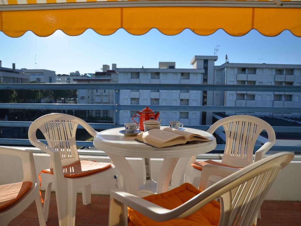 Ferienwohnung mit Klimaanlage und Balkon
