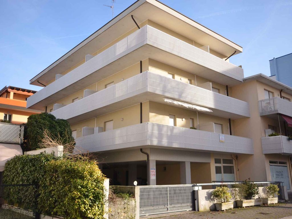 Ferienwohnung mit Klimaanlage und Balkon