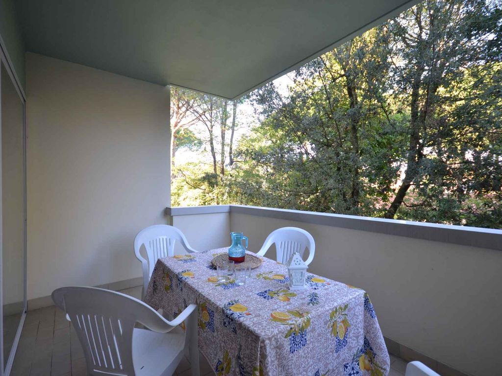 Studio mit Klimaanlage und Balkon