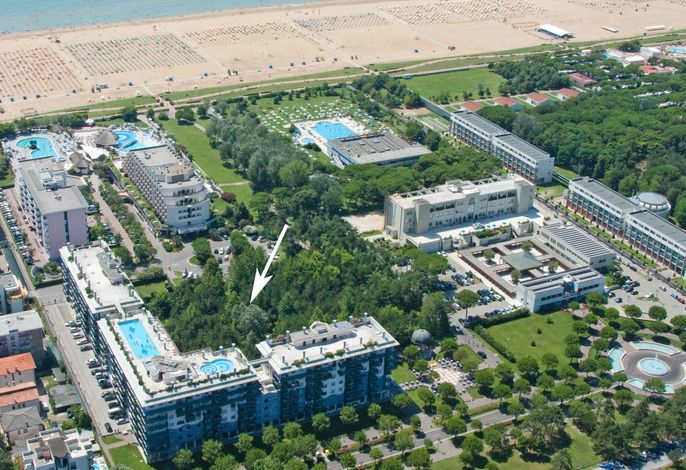 Ferienwohnung mit Pool und Liegestühlen