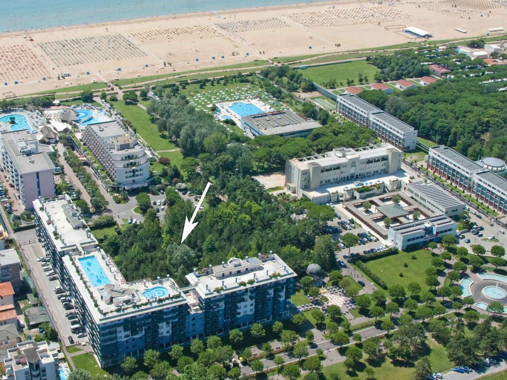 Ferienwohnung mit Pool und Liegestühlen