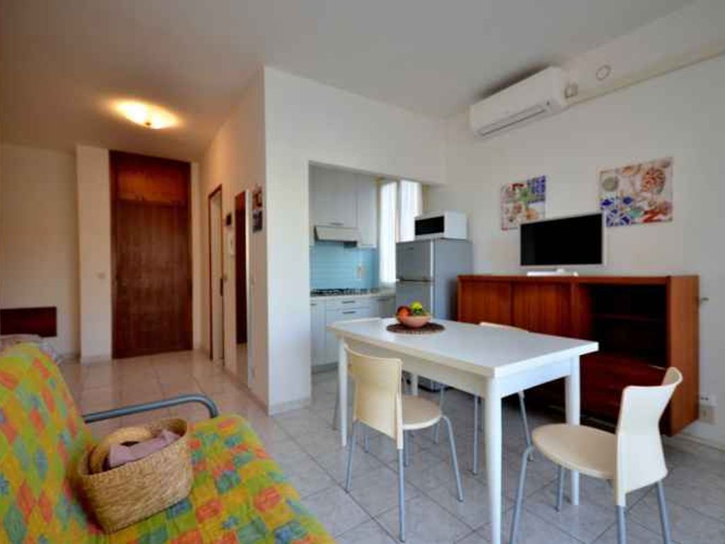 Studio mit Klimaanlage und Balkon