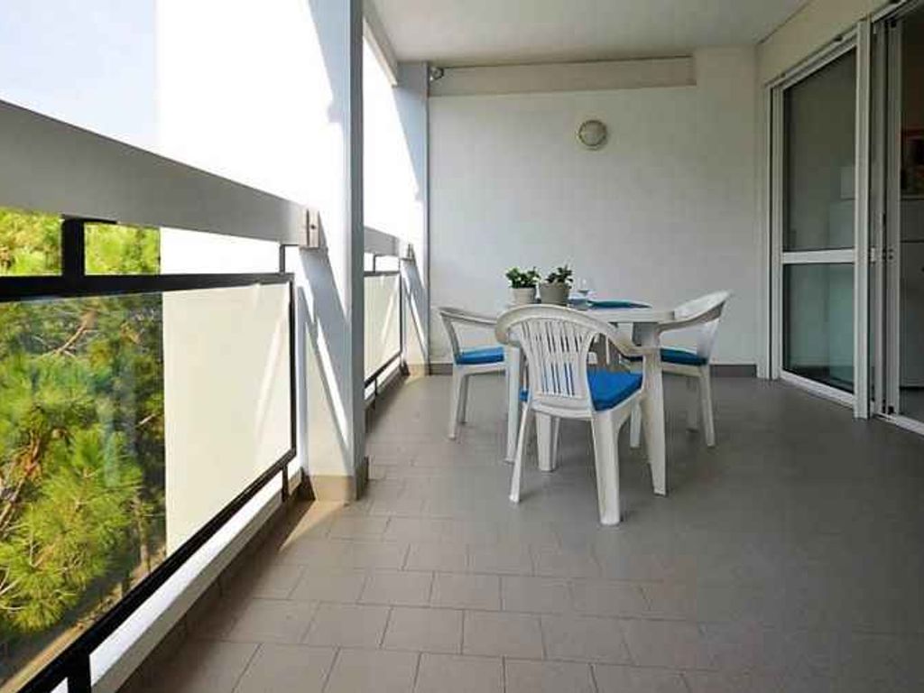 Studio mit Klimaanlage und Balkon