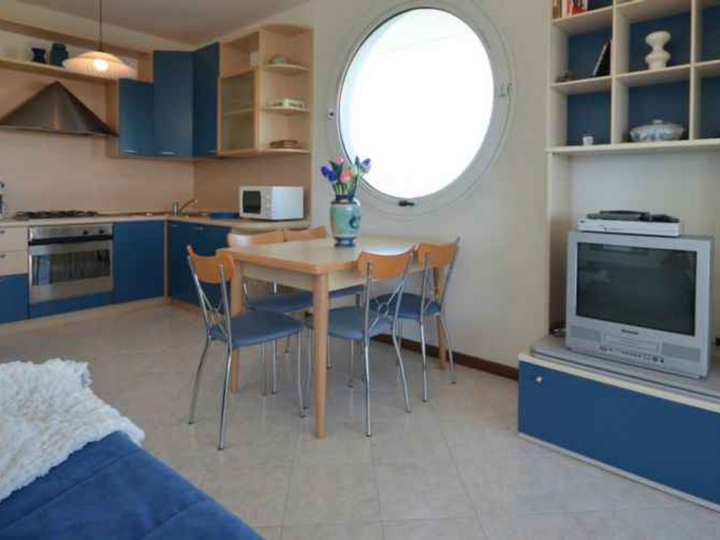 Studio mit Klimaanlage und Balkon