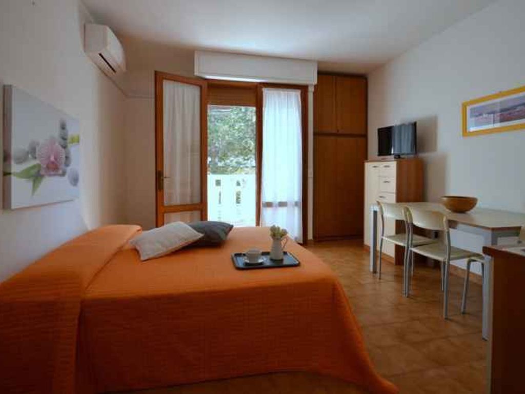 Studio mit Klimaanlage und Balkon