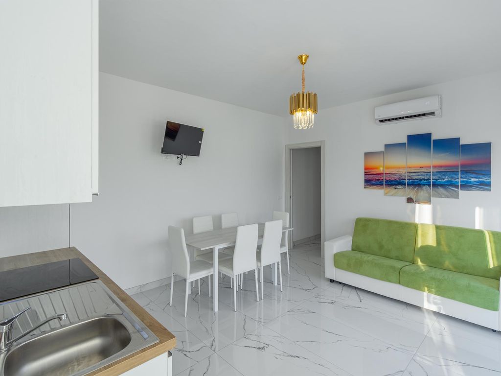 Ferienwohnung mit Klimaanlage, Gemeinschaftsgarten und Pool