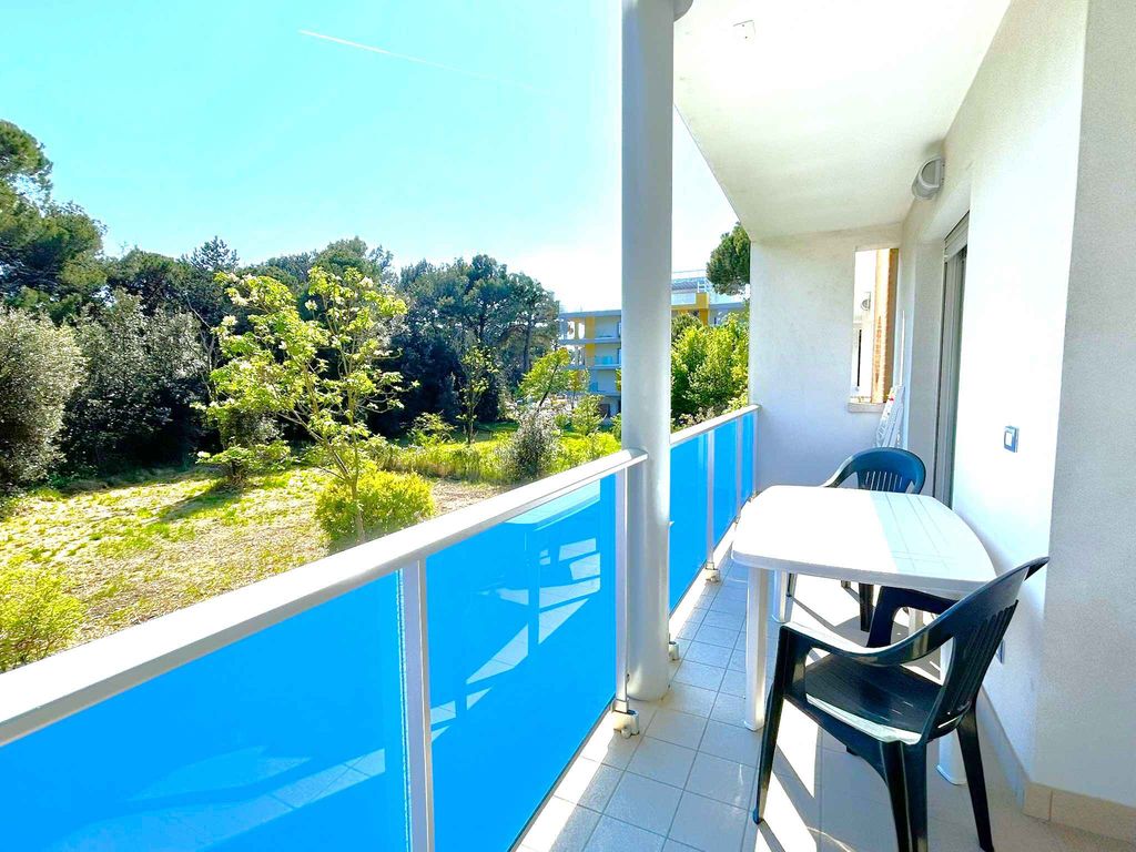 Ferienwohnung nahe am Meer mit Terrasse mit Blick auf den Pinienwald