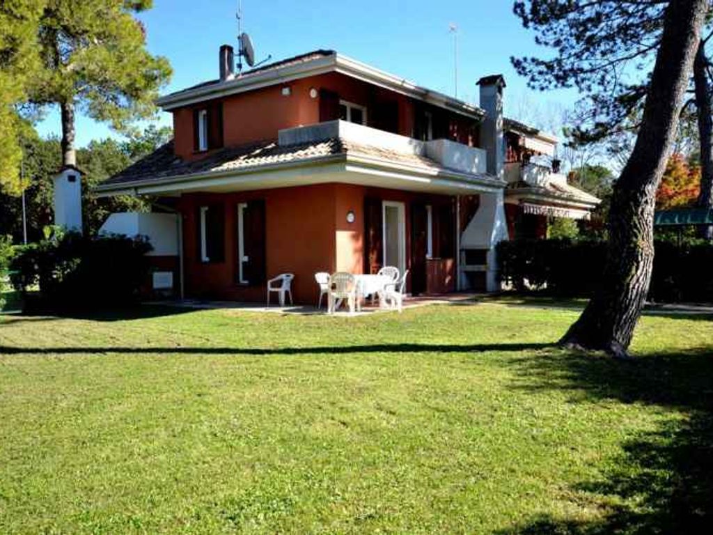 Ferienwohnung mit Klimaanlage, Terrasse und Garten